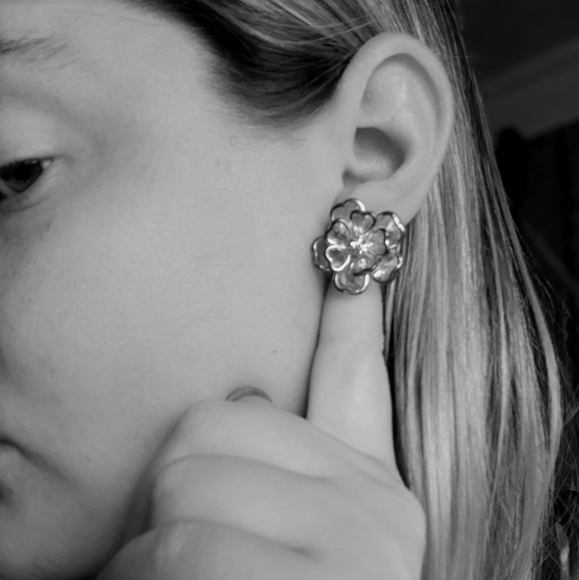 VTG 80s Flower Glass Earrings - Picture 4 of 4